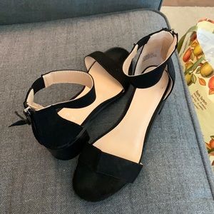 Size 7 women’s sandal heels